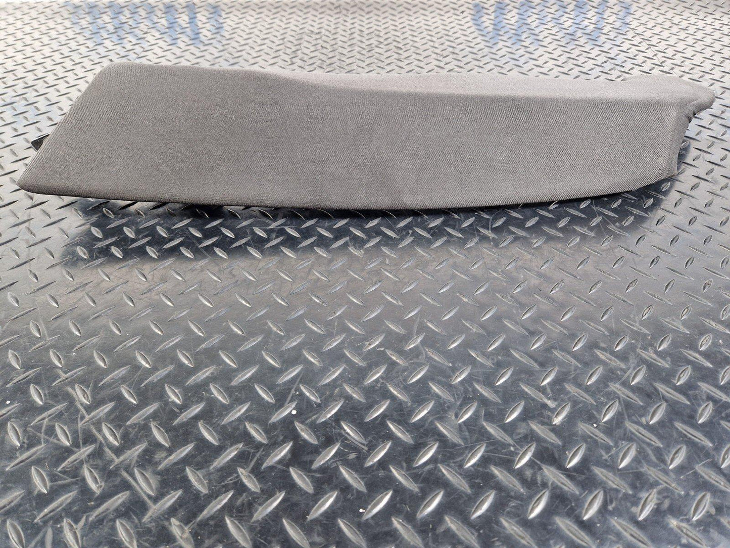 16-19 AUDI A4 B9 SALOON GENUINE REAR LEFT PASSENGER SIDE CLOTH BOLSTER 8W0885703