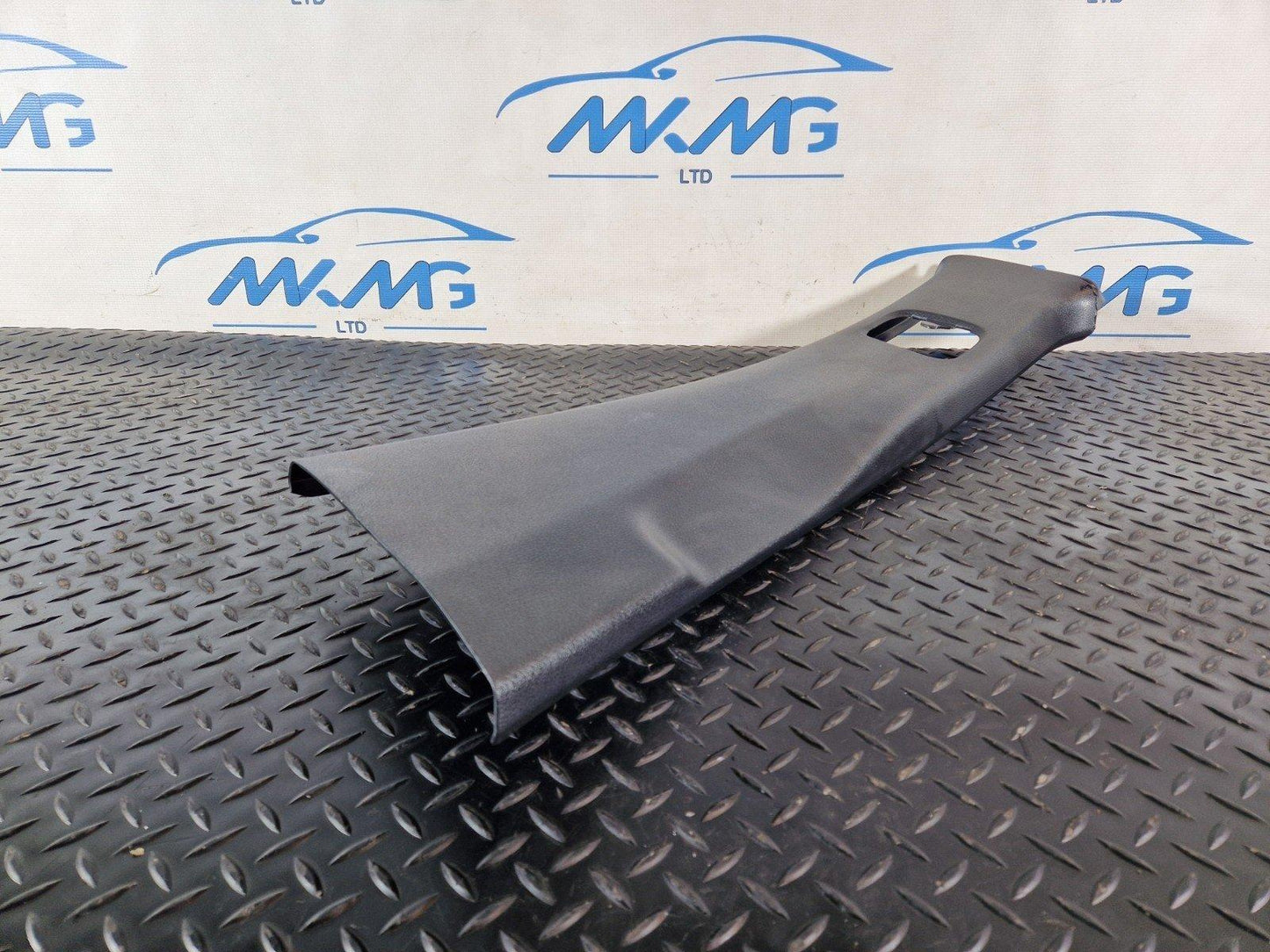 19-ON MERCEDES BENZ B CLASS W247 GENUINE LEFT N/S B PILLAR TRIM A2476900300