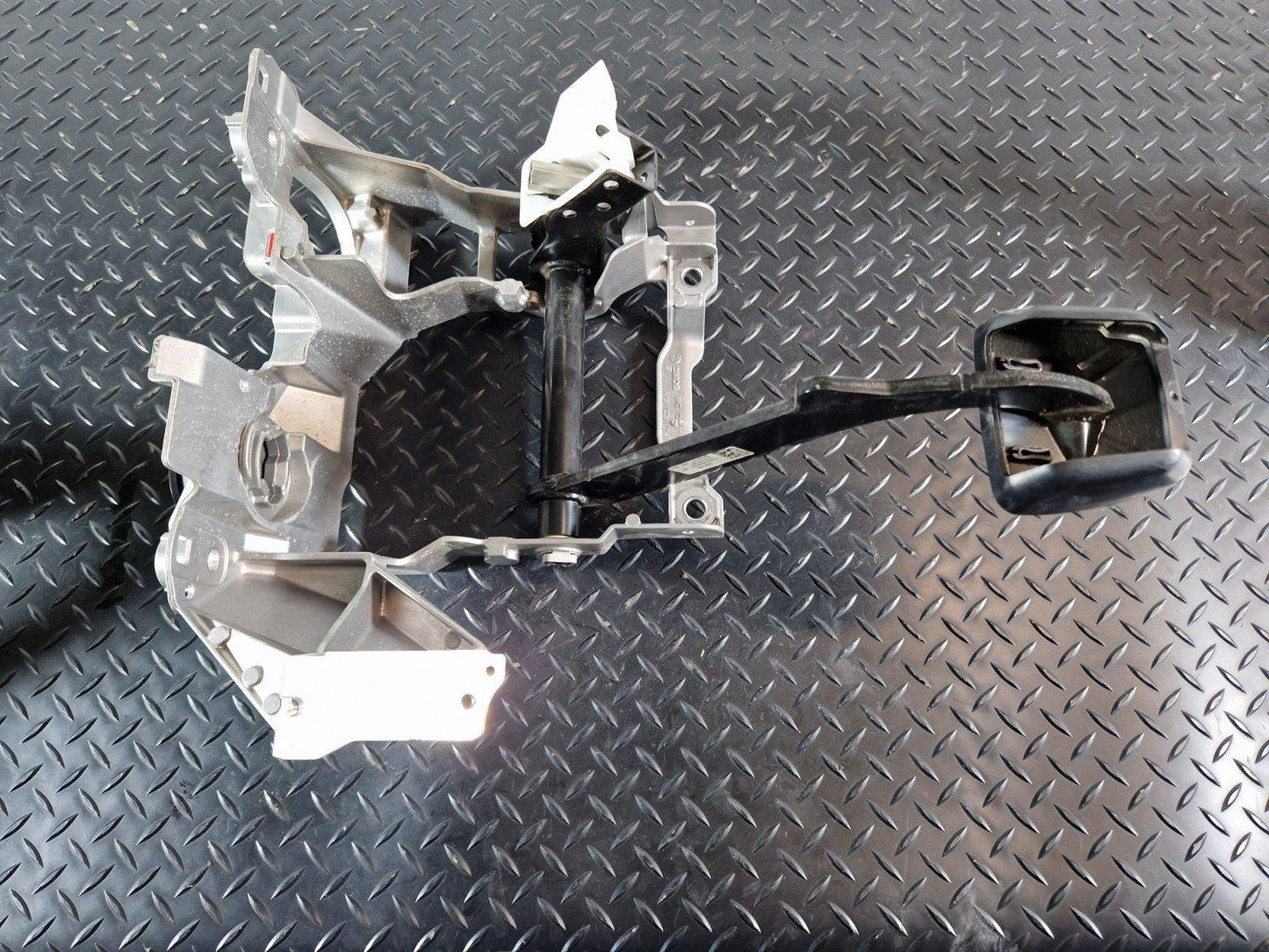 16-19 AUDI A4 B9 GENUINE BRAKE PEDAL 8W2723140 8W2723117A