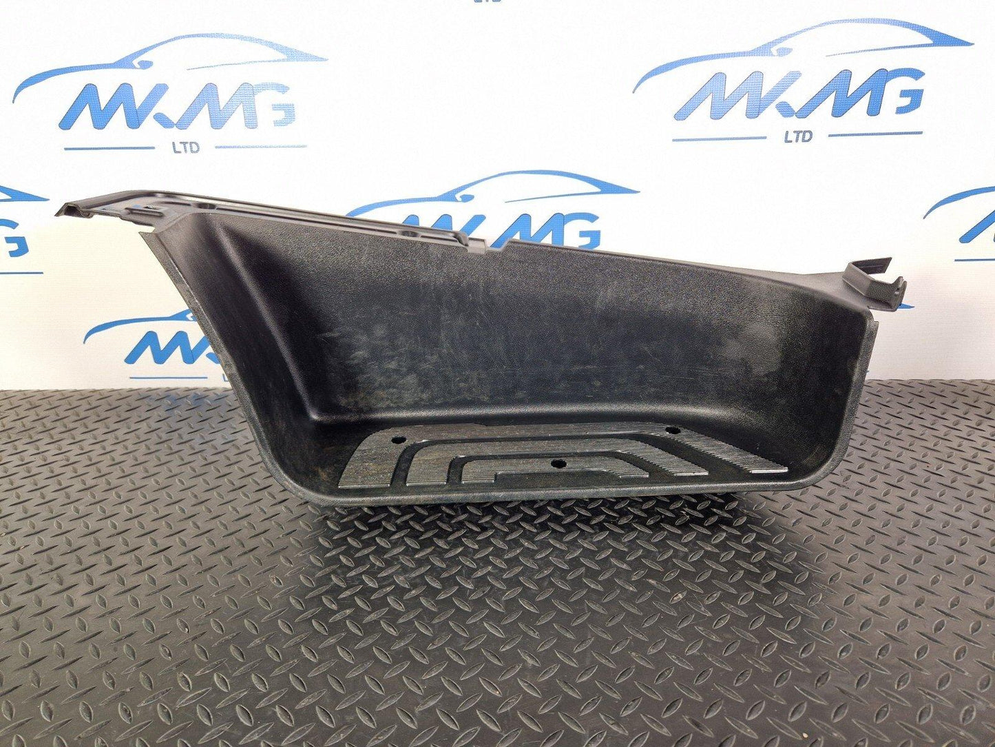 18-ON MERCEDES BENZ SPRINTER W907 W910 SIDE STEP TRIM LEFT SIDE A9106860100