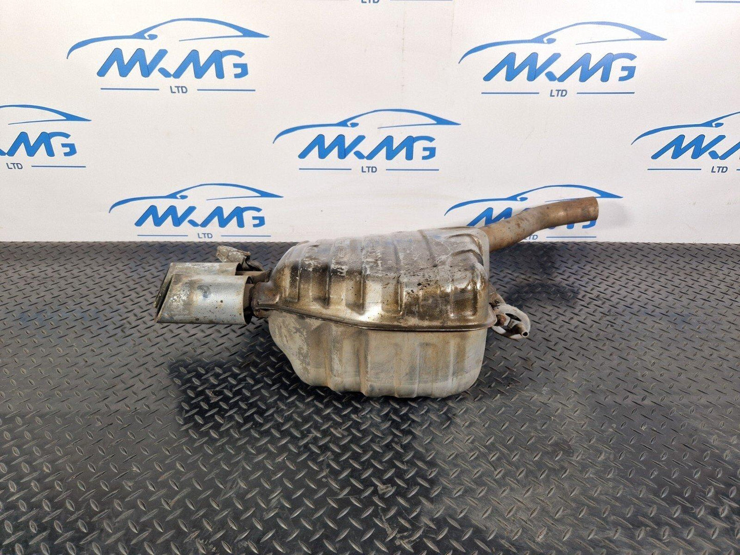 16-19 AUDI A4 B9 REAR EXHAUST BOX 8W0253611D