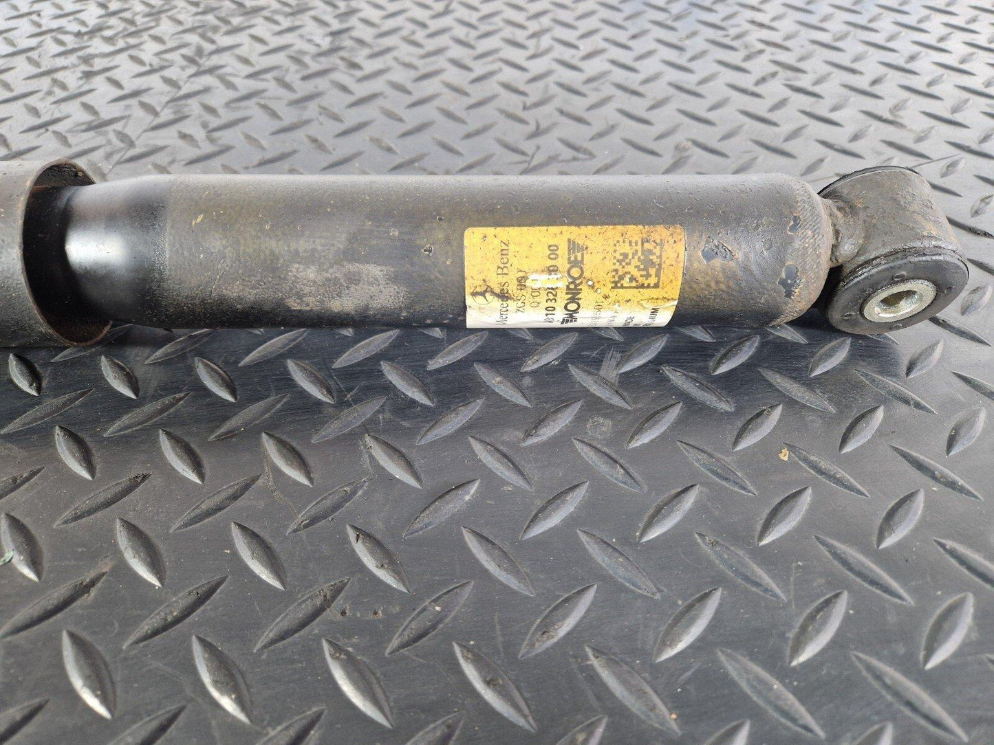 18-ON MERCEDES BENZ SPRINTER W907 W910 2.2 CDI REAR SHOCK ABSORBER A9103263000