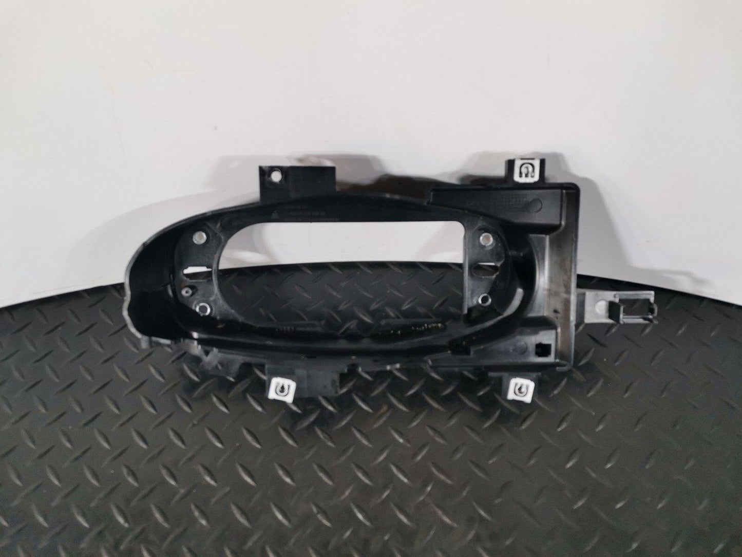 16-19 AUDI A4 B9 SALOON GENUINE MANUAL GEARSTICK MOUNTING BRACKET 8W0863531