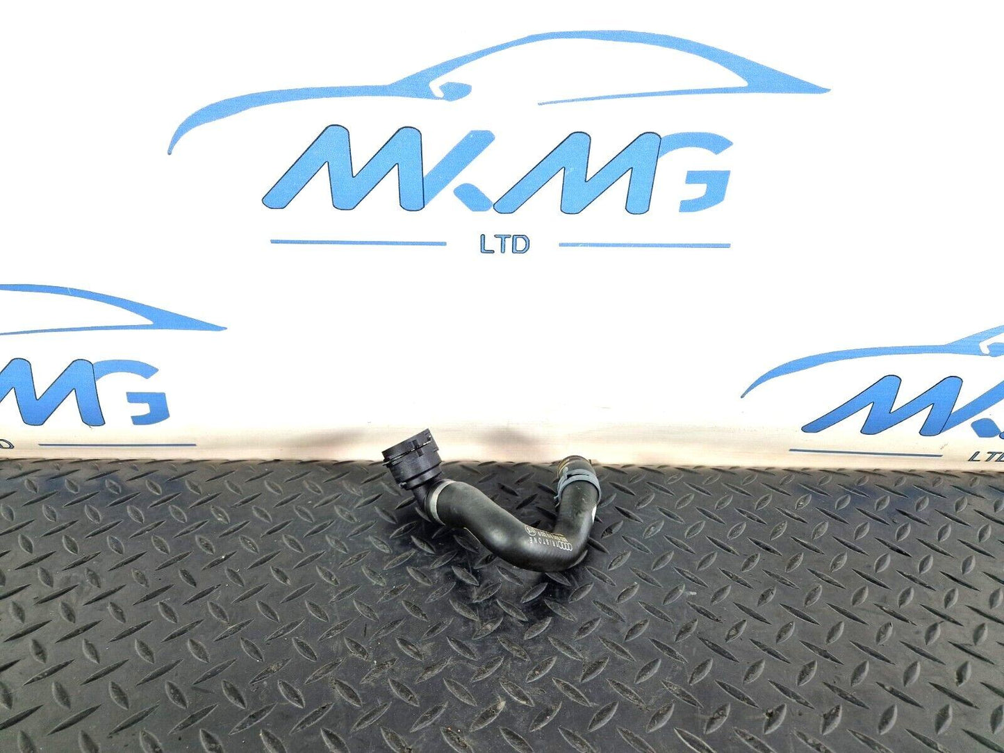16-19 AUDI A4 AVANT B9 S-LINE 3.0TDI CSW ENGINE WATER COOLANT PIPE 8W0819332P