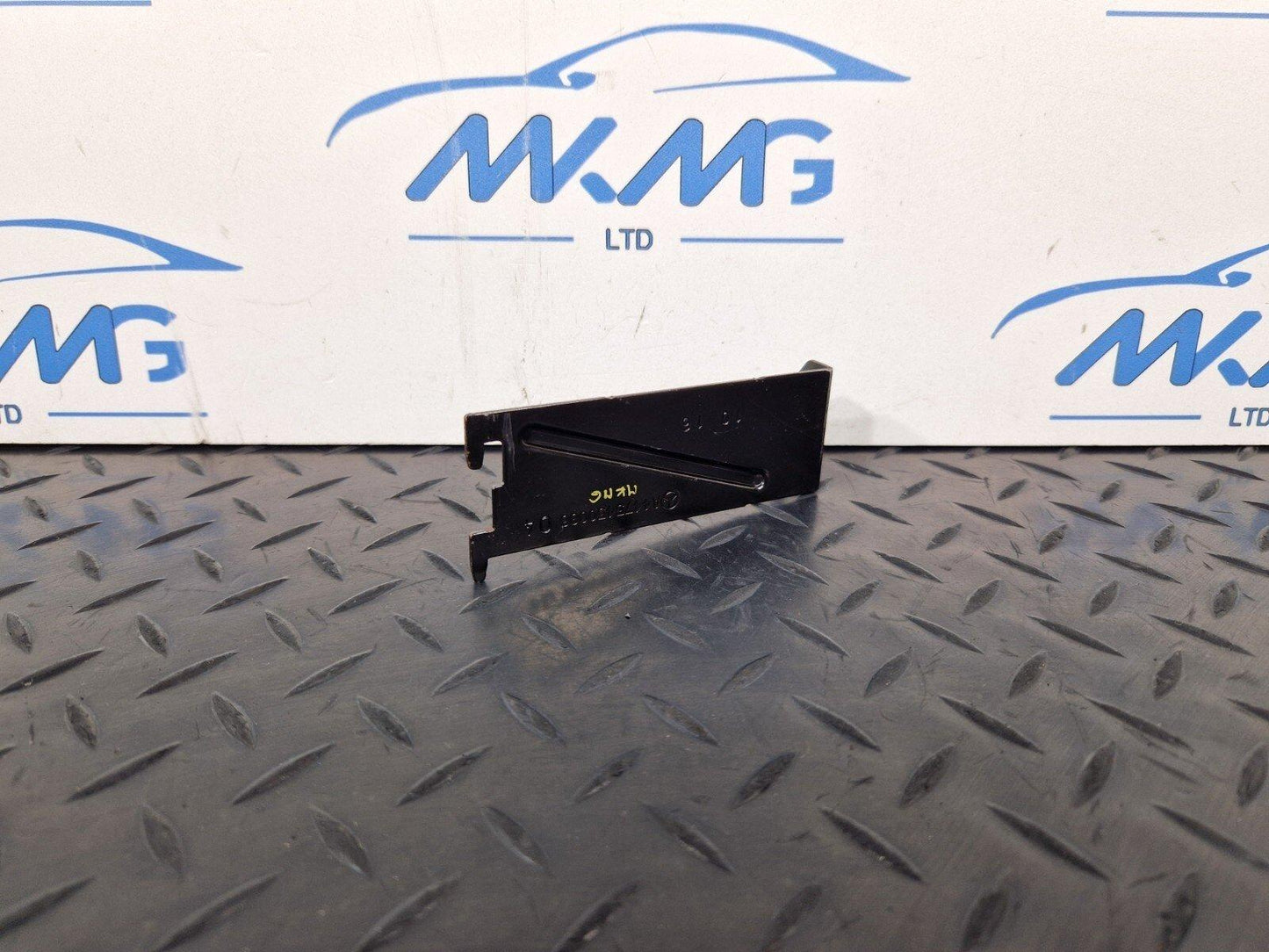 14-23 MERCEDES BENZ VITO W447 AUXILIARY BATTERY BRACKET MOUNT PLATE A4475450086