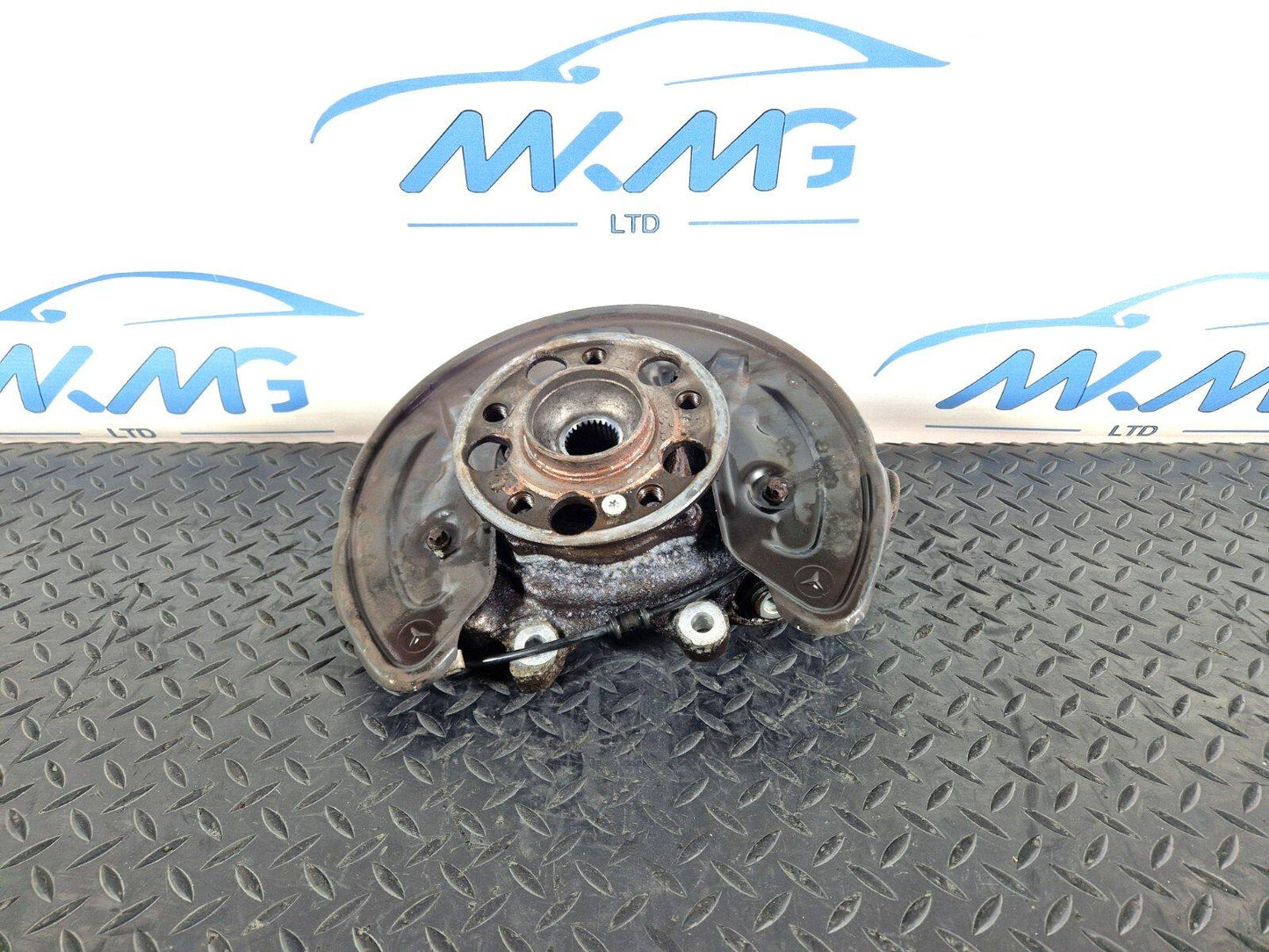 14-21 MERCEDES BENZ C300h W205 OEM REAR LEFT WHEEL HUB A2055467480