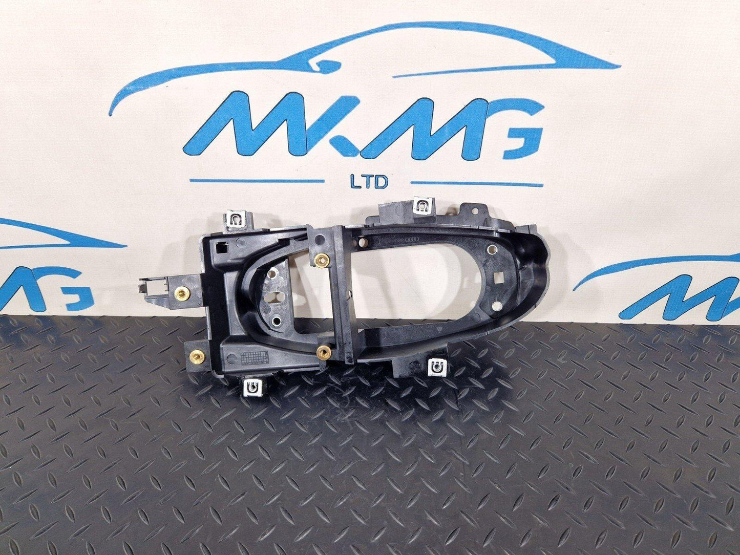 16-19 AUDI A4 AVANT B9 S-LINE GEAR SHIFTING MECHANISM MOUNTING FRAME 8W2863531