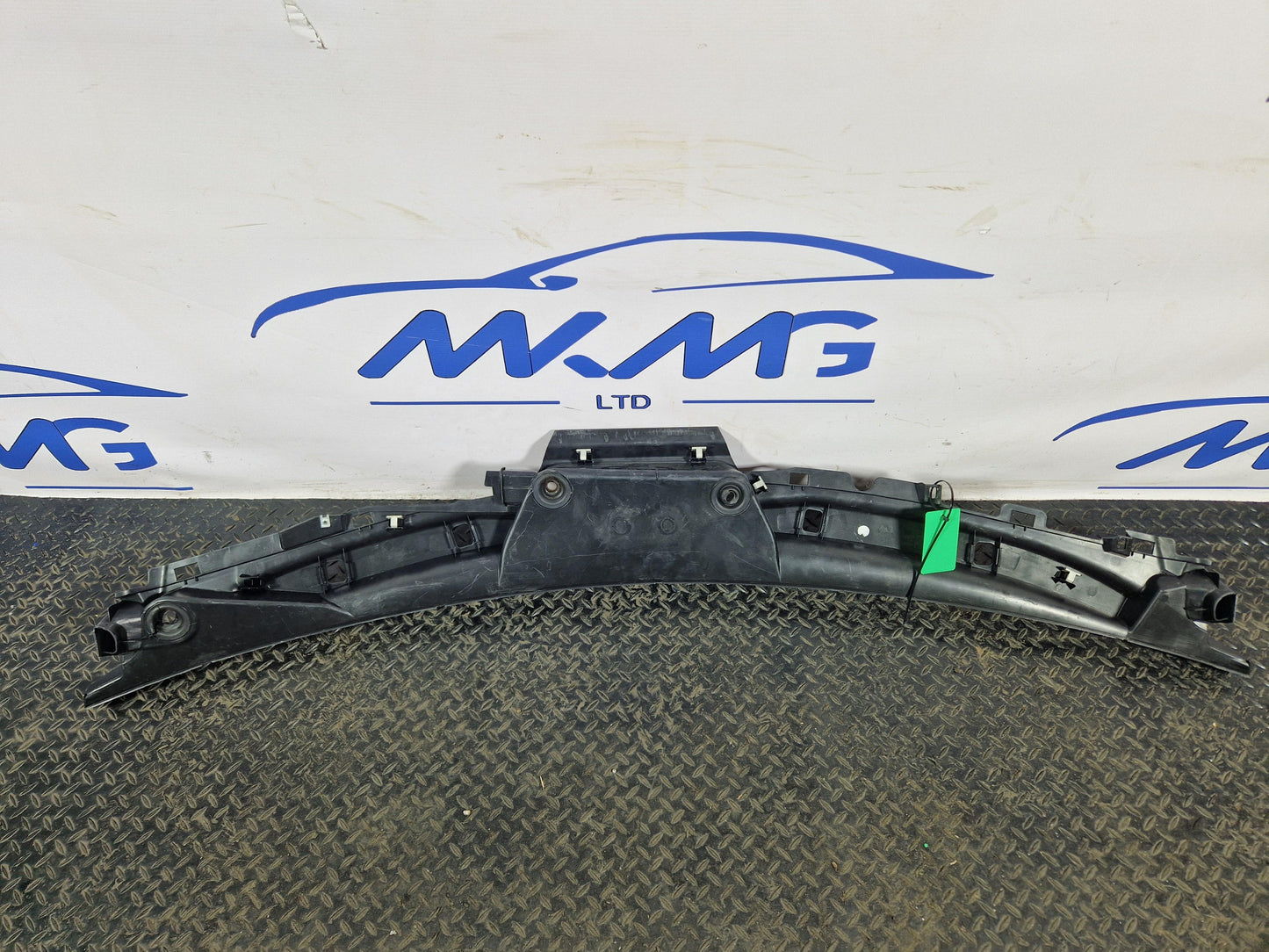 16-19 MERCEDES BENZ GLE W166 GENUINE WINDSCREEN SCUTTLE PANEL A1668300128