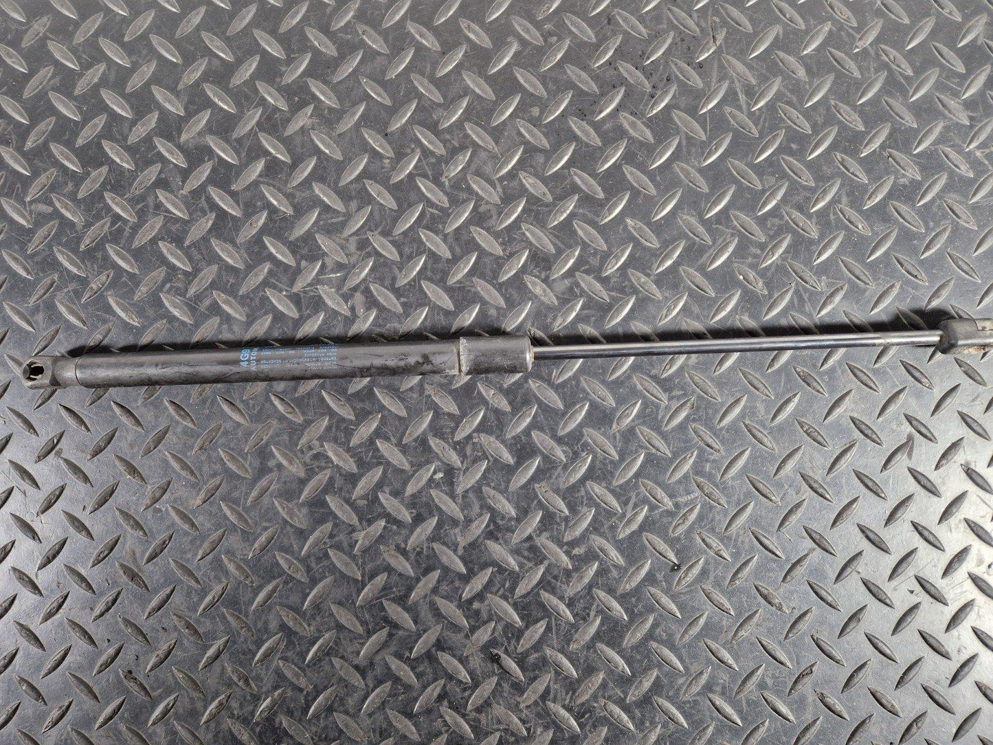 12-18 AUDI A6 C7 GENUINE OEM ORIGINAL REAR LIFT TAILGATE GAS STRUT 4G9827552A