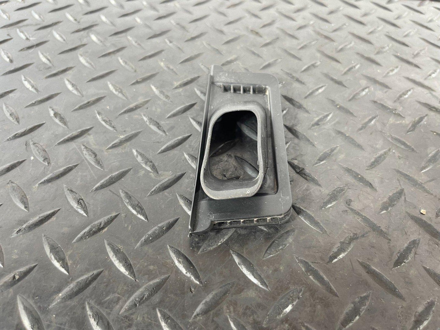 16-19 AUDI A4 B9 GENUINE FRONT RIGHT REINFORCEMENT BEAM SEAL 8W0819142A