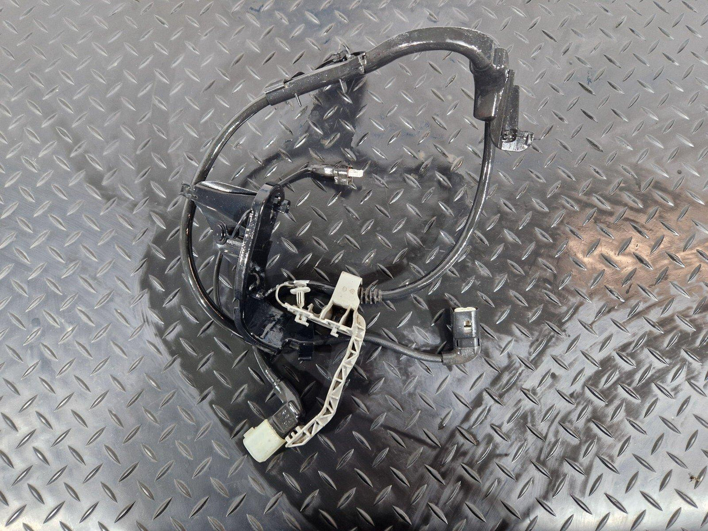 19-ON MERCEDES CLA C118 REAR RIGHT DRIVER SIDE SPEED SENSOR CABLE A2475401000