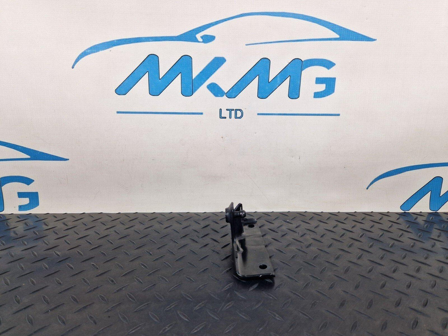 14-23 MERCEDES BENZ VITO W447 OEM REAR RIGHT O/S TAILGATE STRUT BRACKET HOLDER