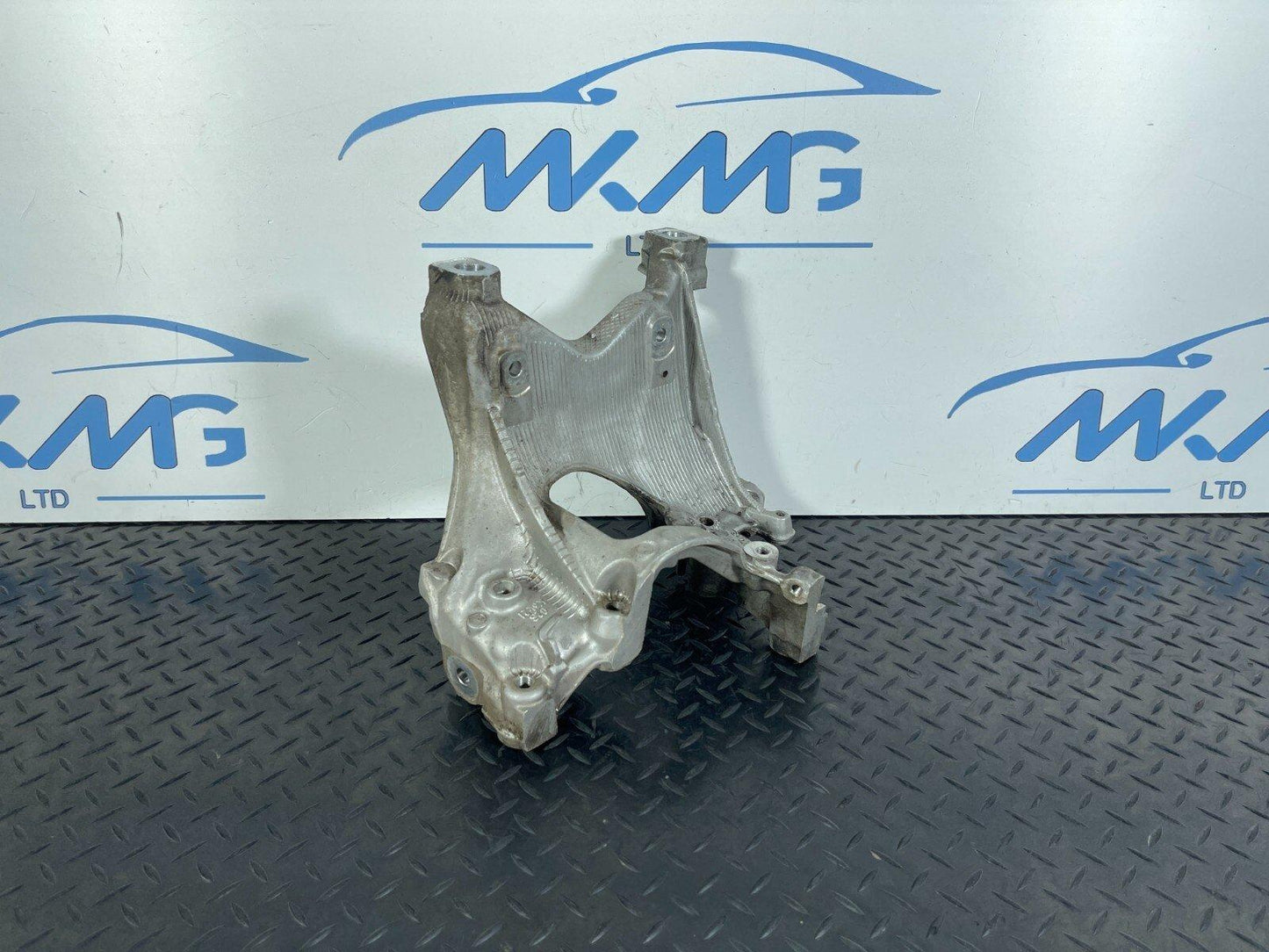 16-23 AUDI A5 F5 SPORTBACK LEFT SIDE ENGINE MOUNT BRACKET 8W0399295E