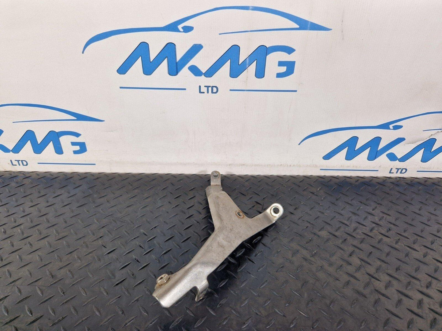19-ON MERCEDES BENZ B CLASS W247 GENUINE OEM TURBINE MOUNT A6540960445