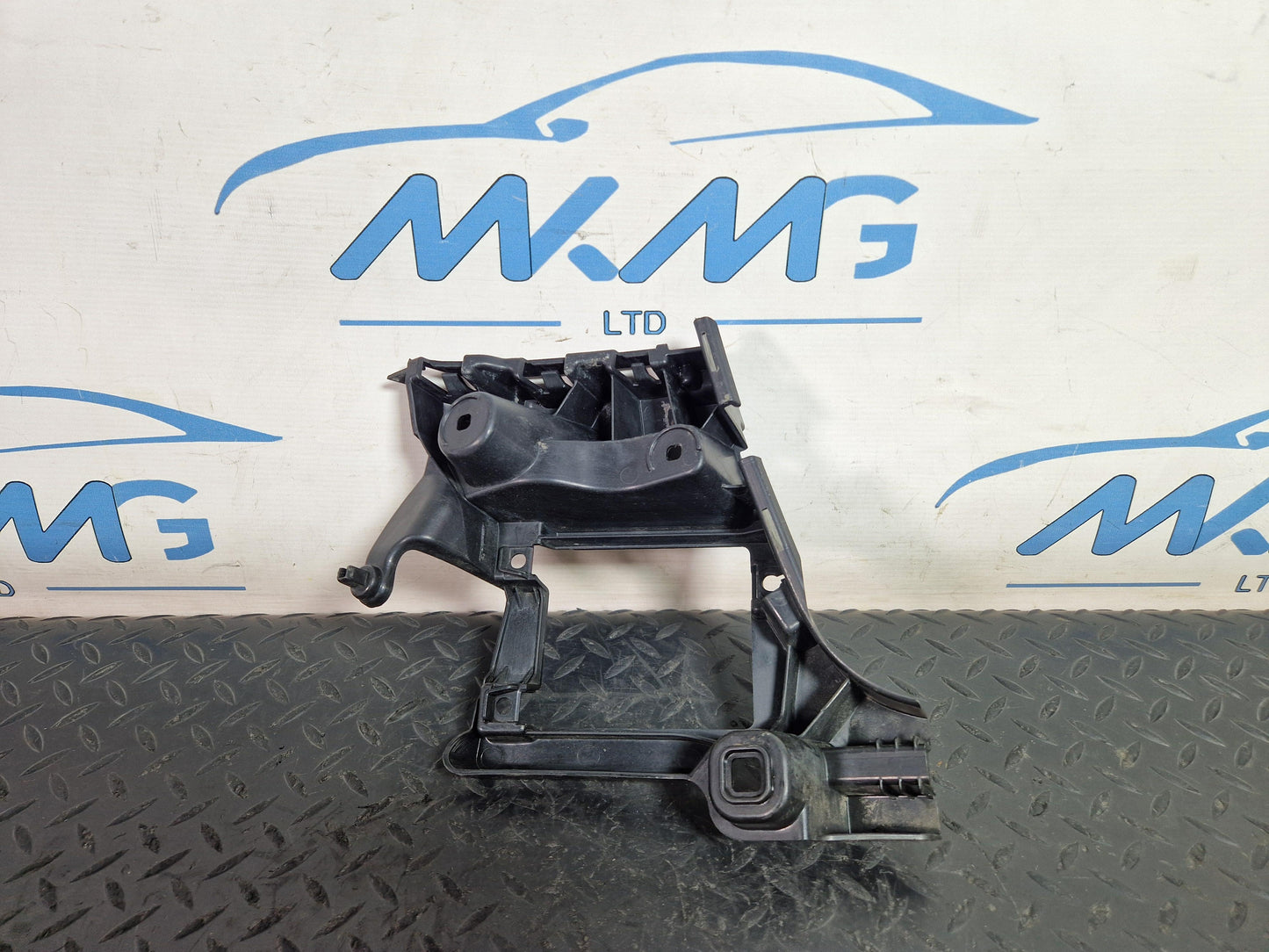 Audi A6 Allroad C7 Key Genuine Rear Right O/S Bumper Bracket Mount 4G9807394D