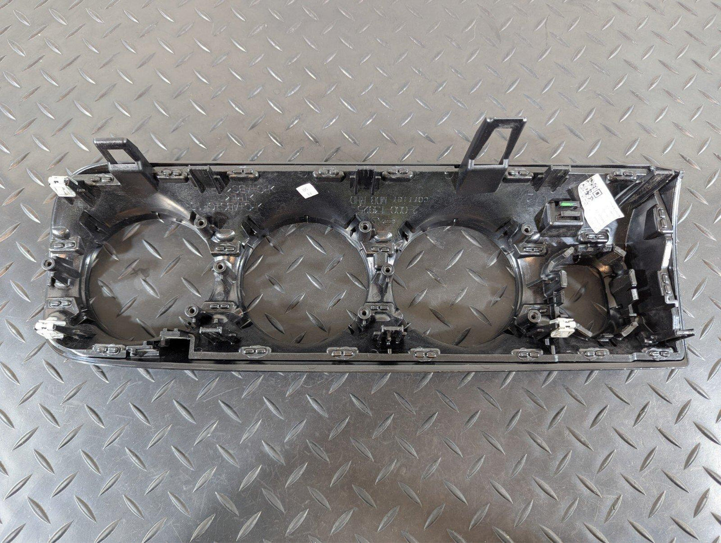 18-ON MERCEDES BENZ A CLASS W177 DASHBOARD AIR VENT SURROUND TRIM A1776800001