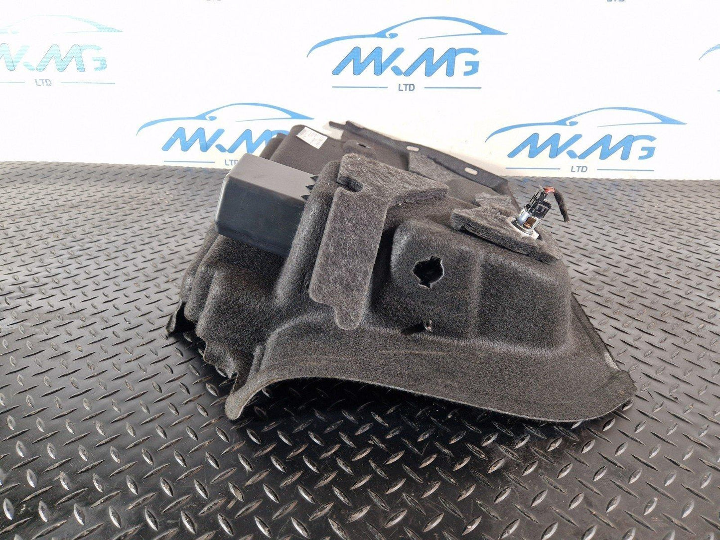 19-ON MERCEDES BENZ B CLASS W247 GENUINE LEFT SIDE TRUNK TRIM A2476905303