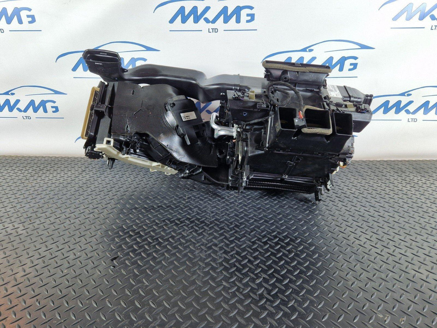16-19 AUDI A4 AVANT B9 S-LINE GENUINE HEATER MATRIX COMPLETE BOX 8W2816005L