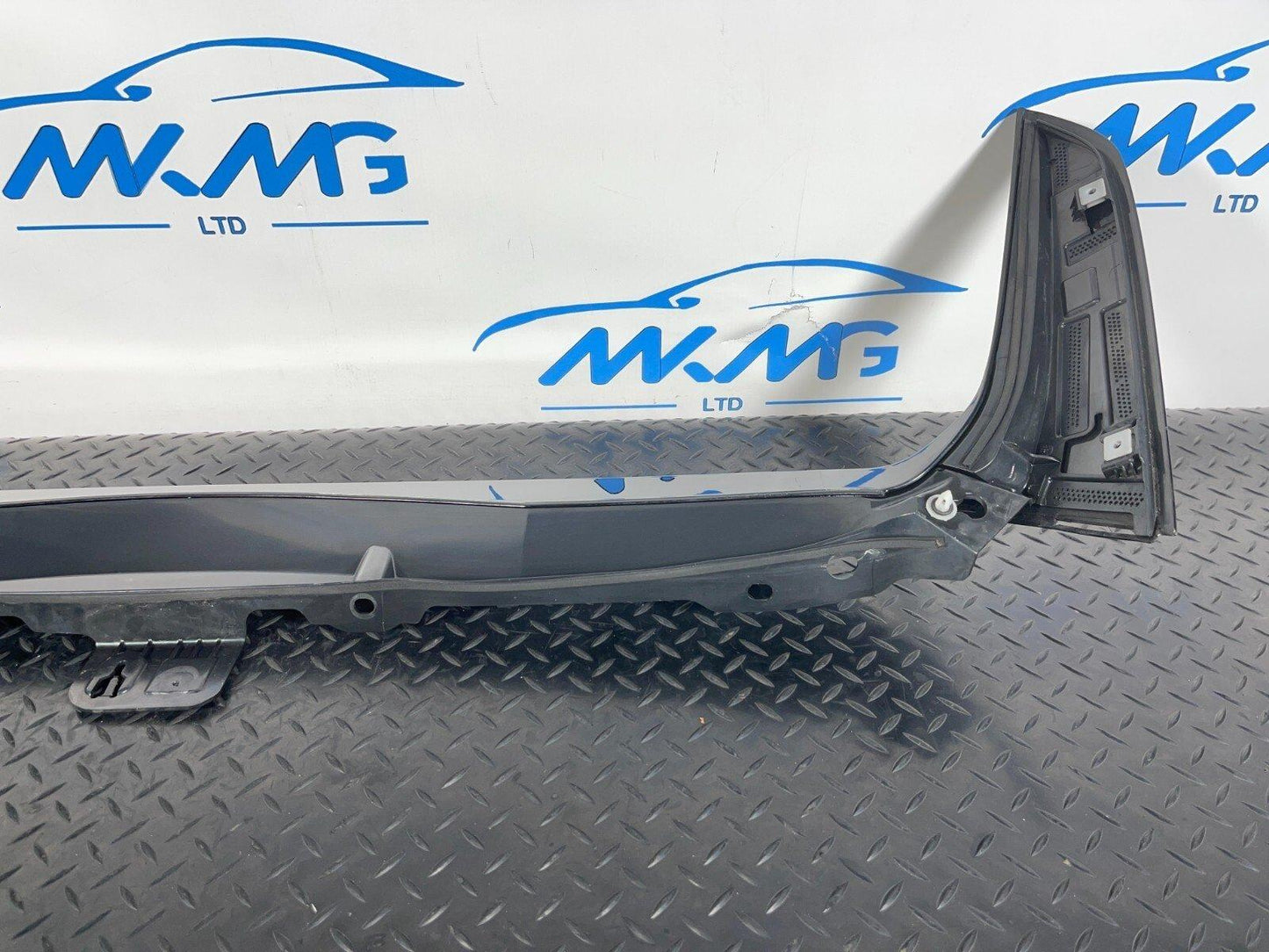 16-22 BMW X1 F48 REAR TAILGATE BOOT LID BLACK SPOILER BRACKET 7360536