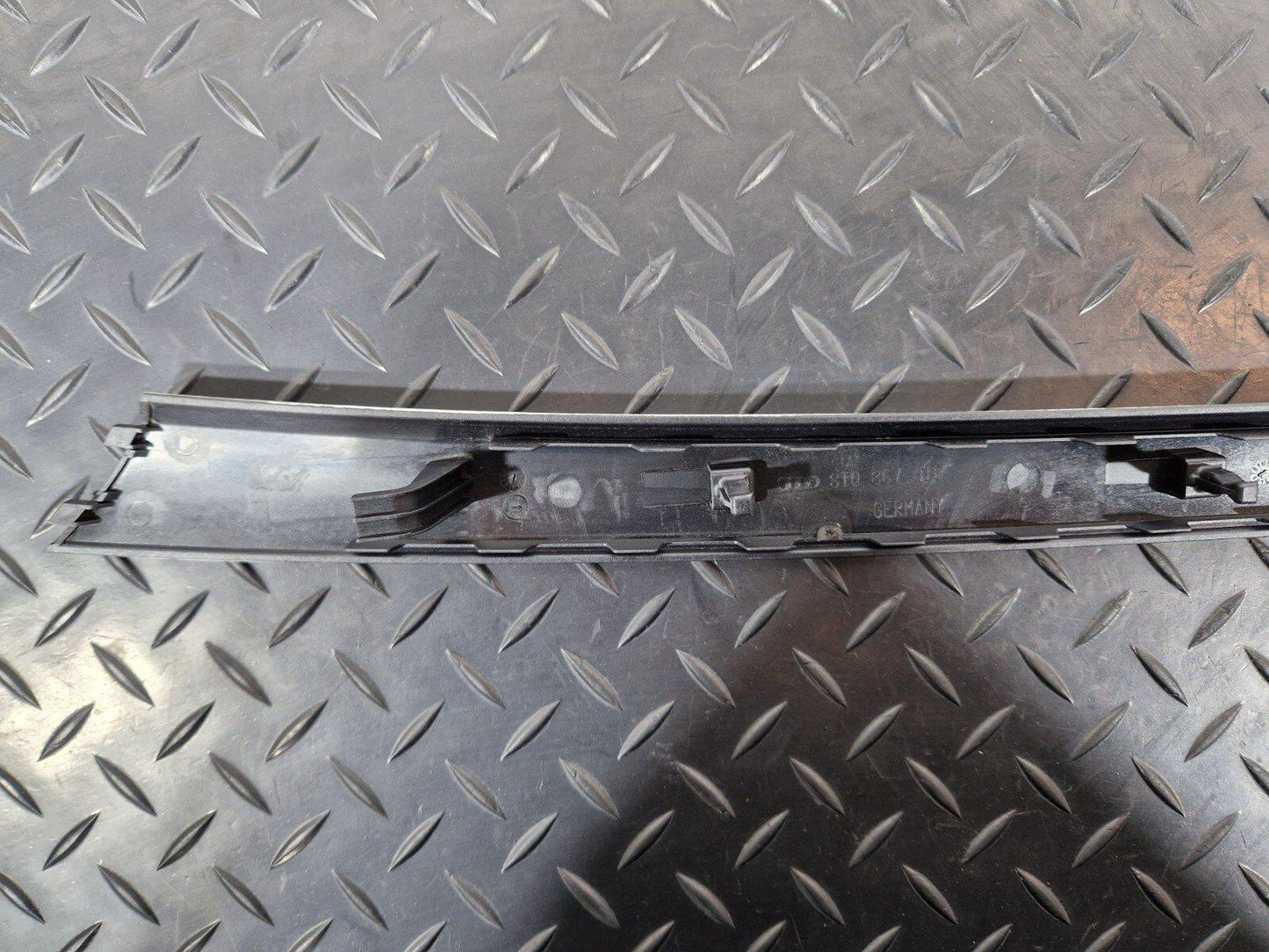 12-17 AUDI S5 CONVERTIBLE SIDE FRONT INTERIOR DOOR MOLDING TRIM 8T0867410