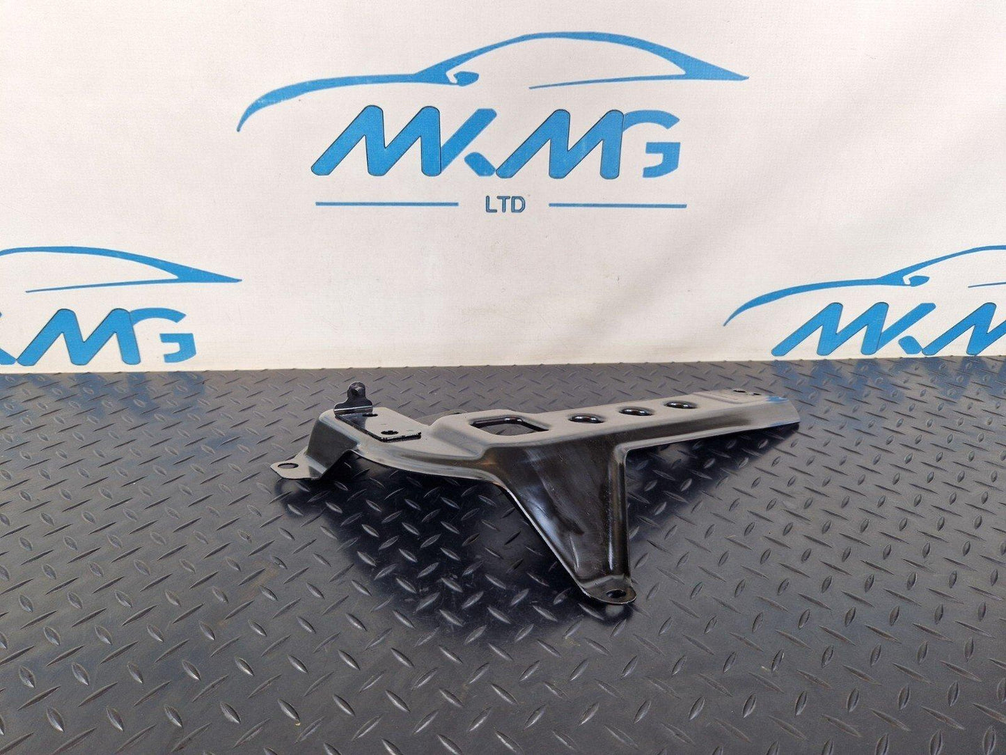 14-21 MERCEDES BENZ C300h W205 BOOT TRUNK FLOOR LEFT SUPPORT BRACKET A2056100102