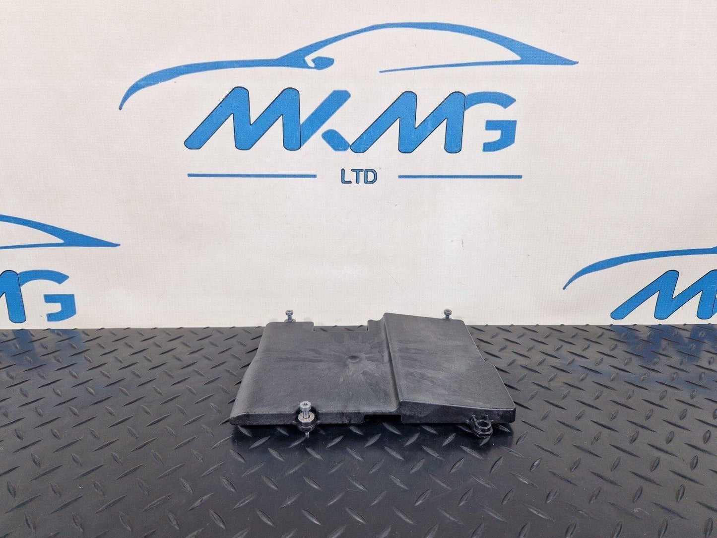 19-ON MERCEDES BENZ B CLASS W247 FUSE BOX RELAY TRIM COVER LID A2475457300