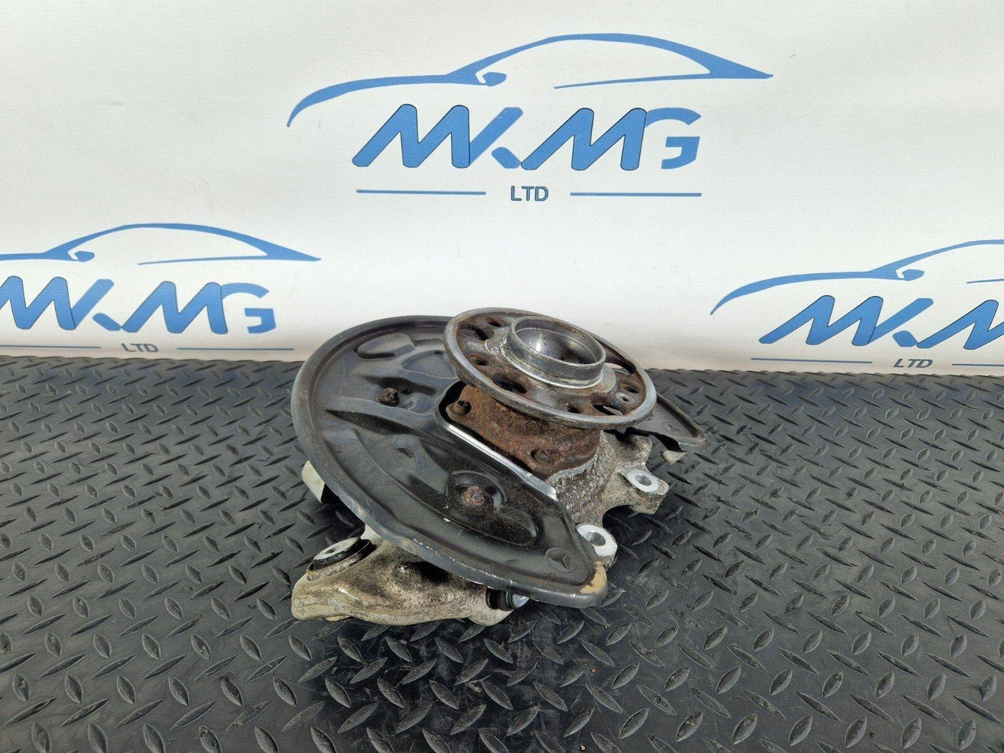 14-21 MERCEDES BENZ C220d W205 REAR LEFT PASSENGER SIDE WHEEL HUB A2055467380