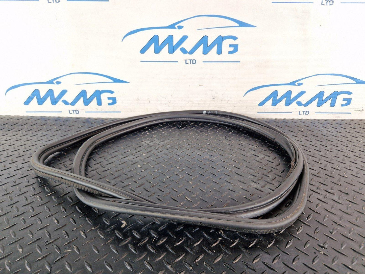 11-18 BMW 6 SERIES F13 GASKET SEAL RUBBER TAILGATE BOOTLID TRUNK 7228502