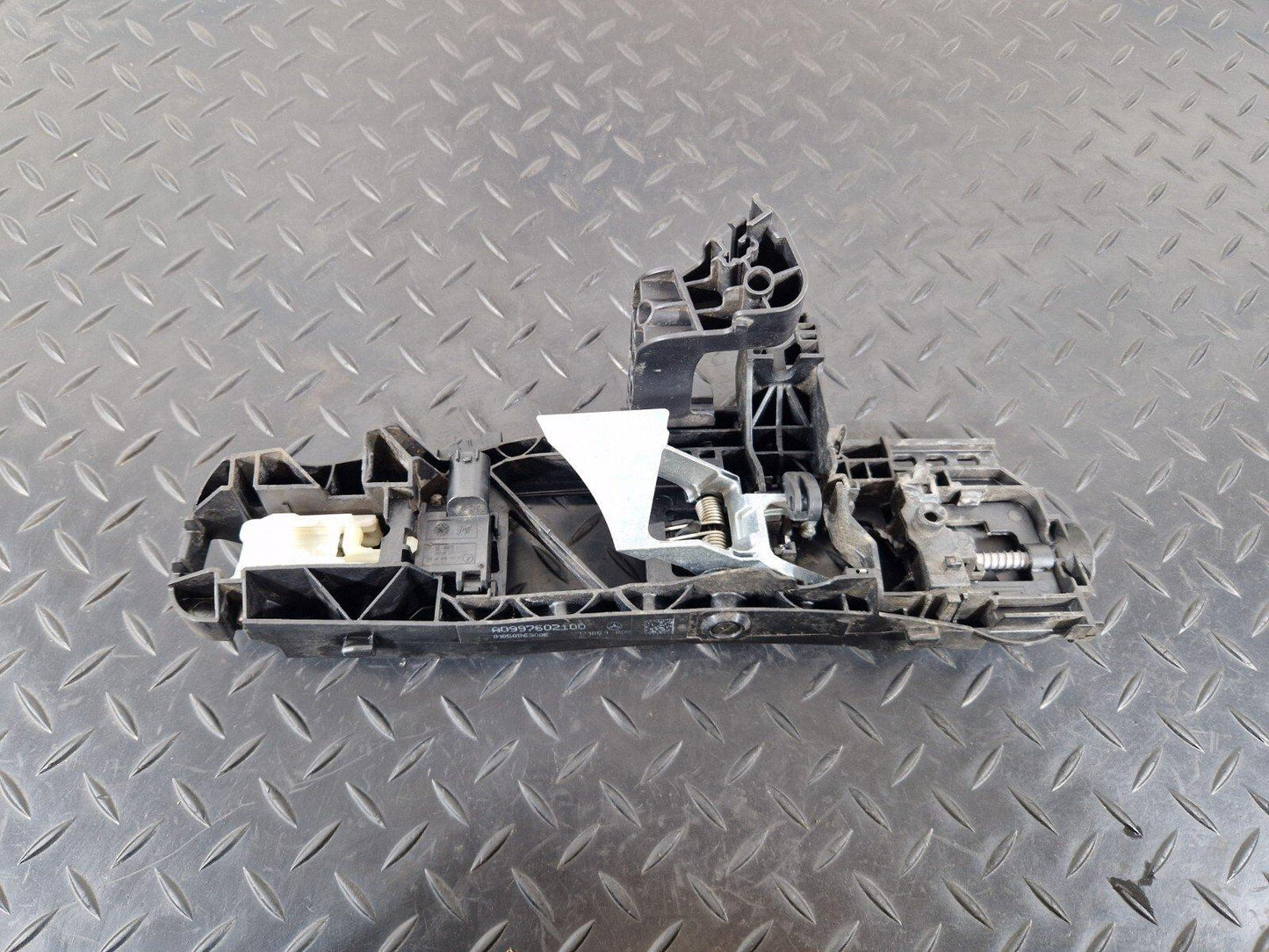 14-21 MERCEDES BENZ C300h W205 GENUINEREAR LEFT PASSENGER DOOR LOCK A0997602100