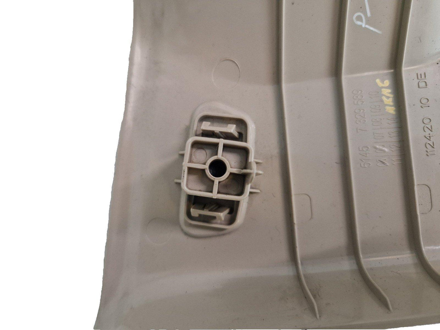 BMW F46 PILLAR C INTERIOR WINDOW COVER FRAME TOP LEFT N/S BLACK TRIM 7329589