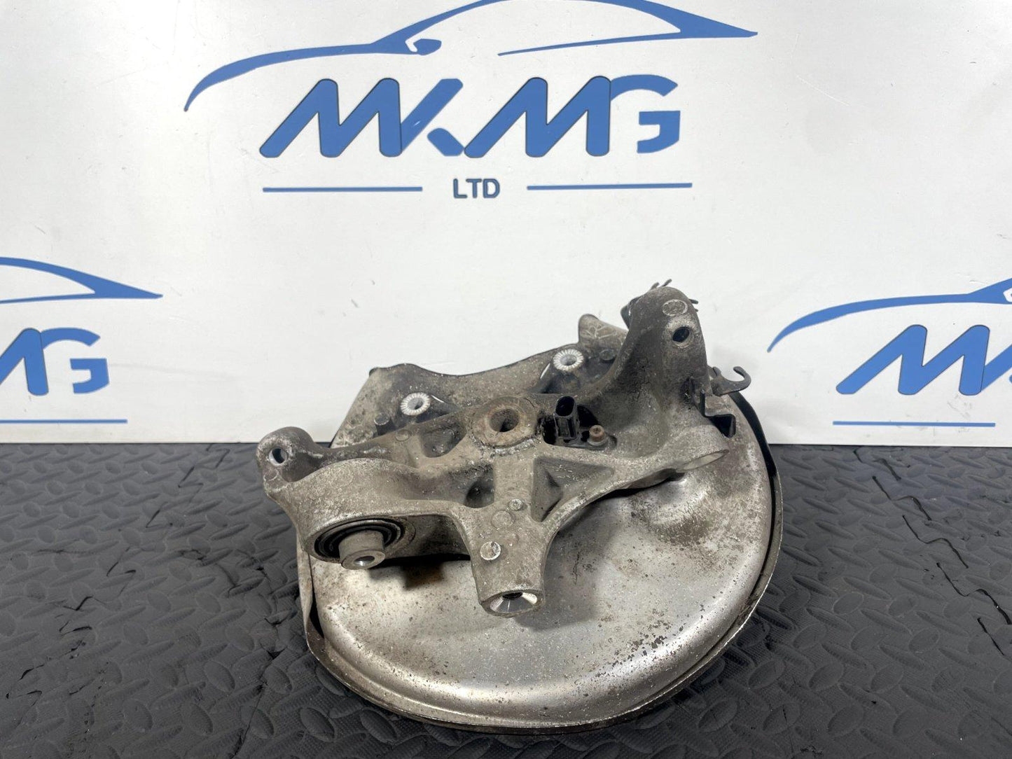 16-19 AUDI A4 B9 GENUINE REAR RIGHT DRIVER WHEEL HUB & BEARING 8W0505432T