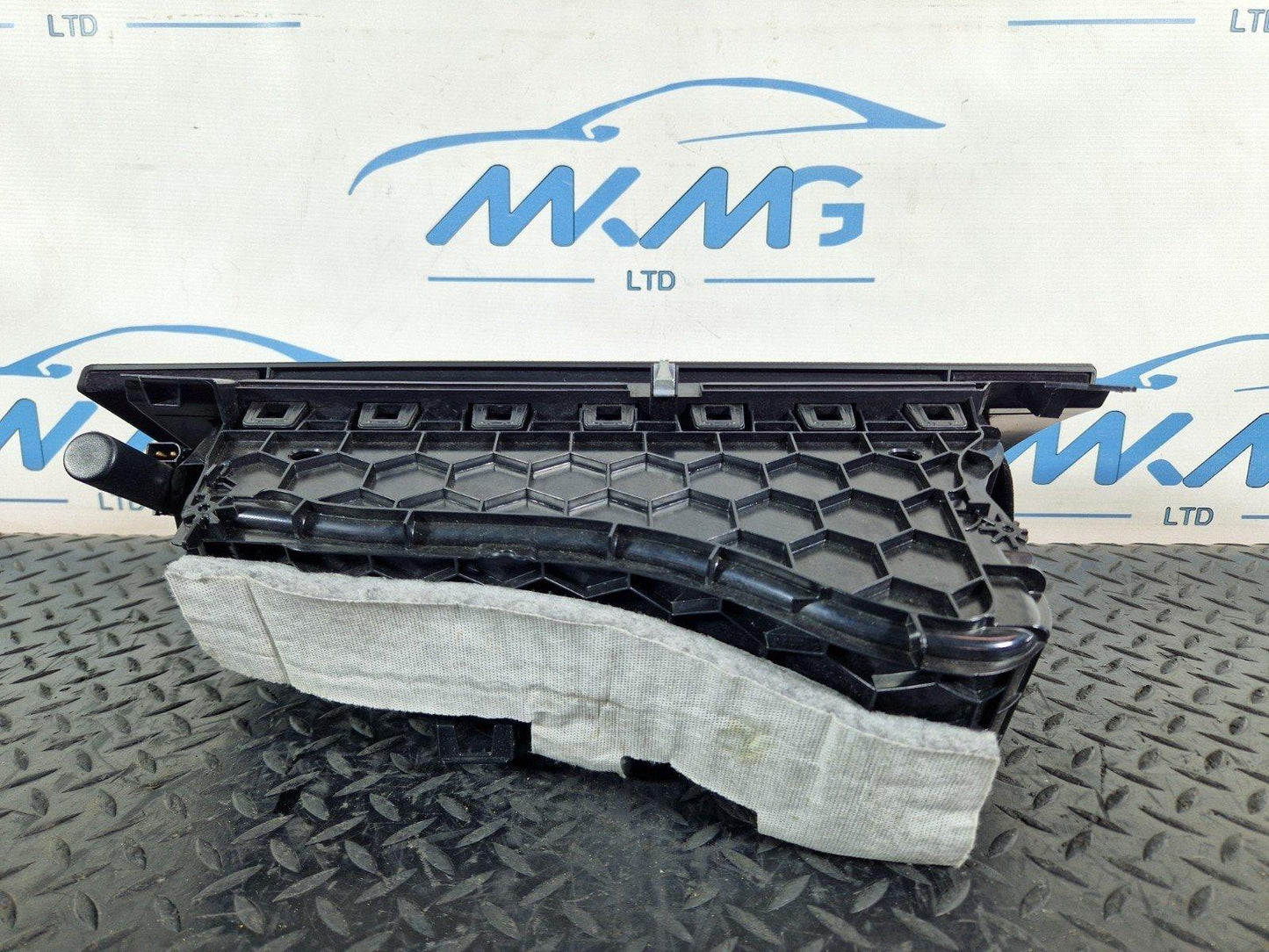 BMW 1 SERIES GENUINE GLOVE BOX STORAGE COMPARTMENT 922725006