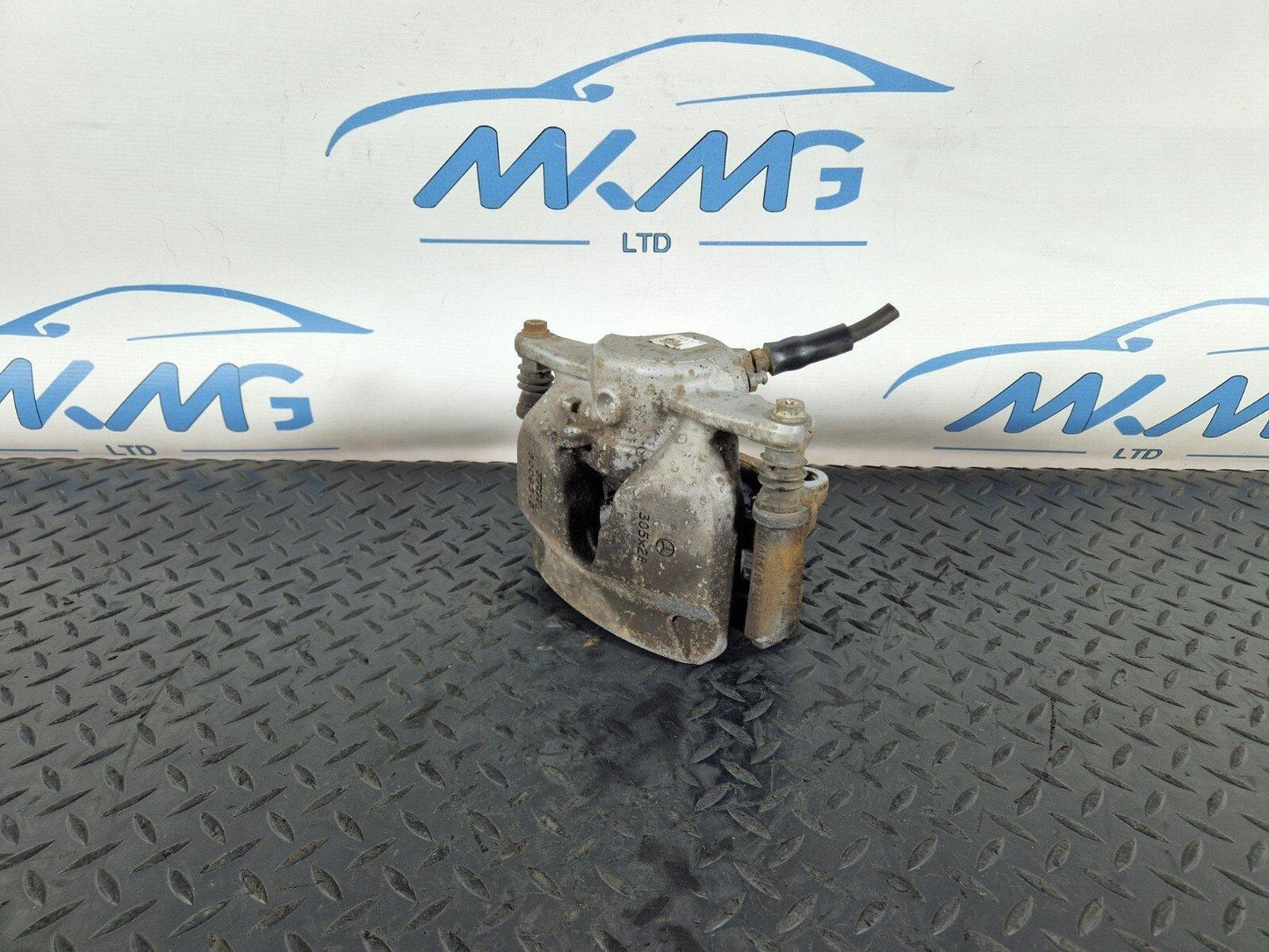 14-21 MERCEDES BENZ C200 W205 2.0 PETROL FRONT RIGHT O/S BRAKE CALIPER A20504