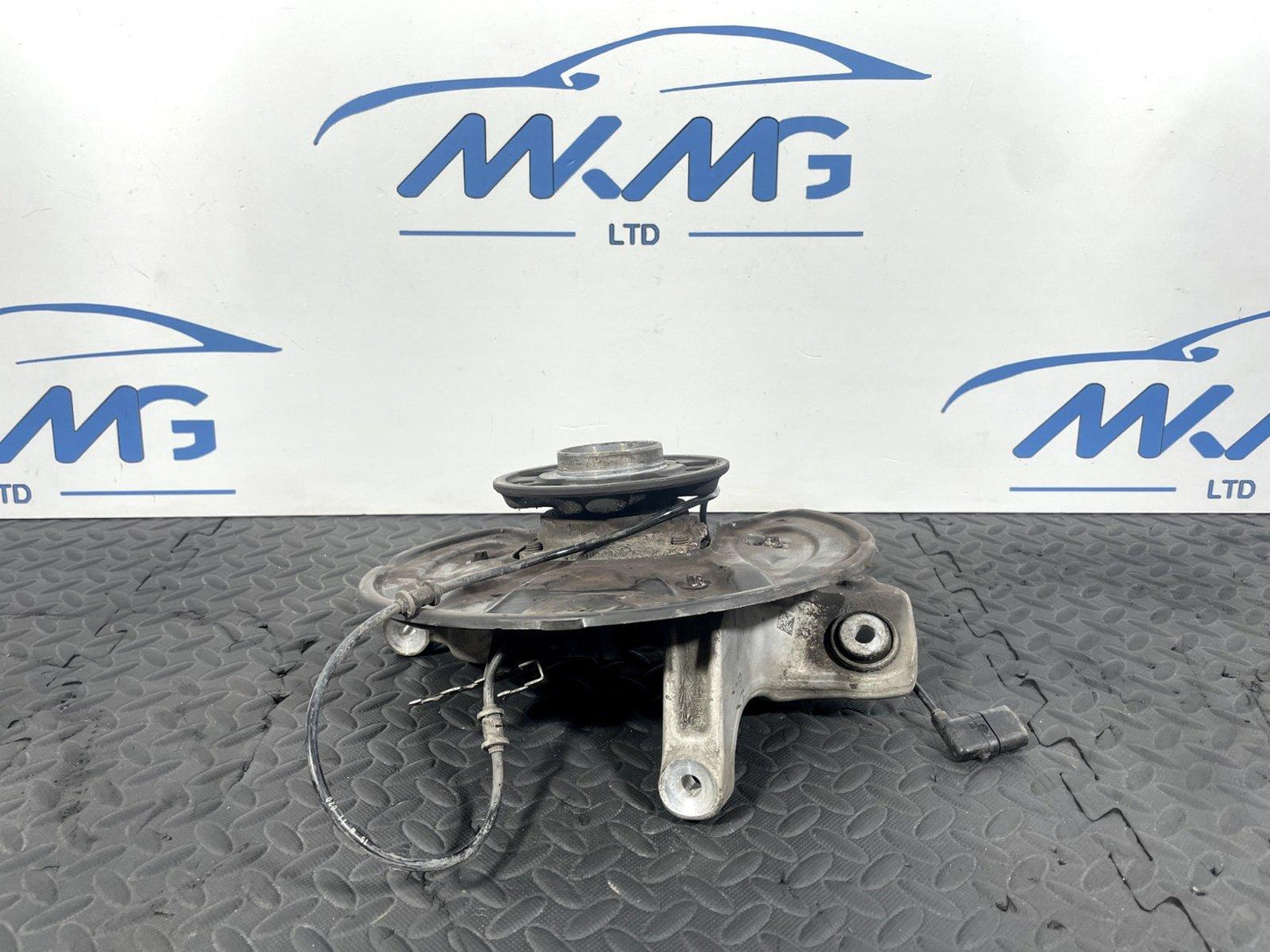 14-21 MERCEDES BENZ C300 W205 REAR LEFT PASSENGER SIDE WHEEL HUB A2055467380