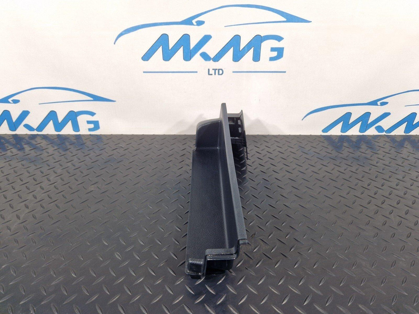 19-ON MERCEDES B CLASS W247 FRONT SEAT GUIDE RAIL COVER A2479190100
