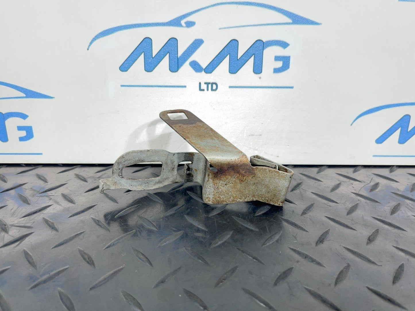 14-21 MERCEDES BENZ C300h W205 UNDERSHIELD RIGHT BRACKET A2055240240