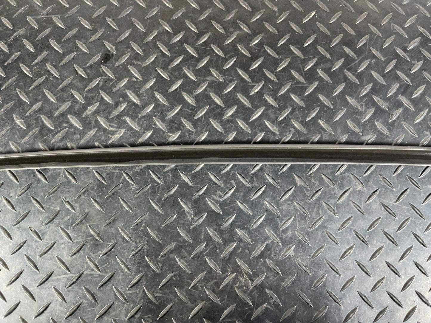 16-23 AUDI A5 SPORTBACK FRONT WINDSHIELD LEFT WATER DEFLECTOR STRIP 8W6854327B