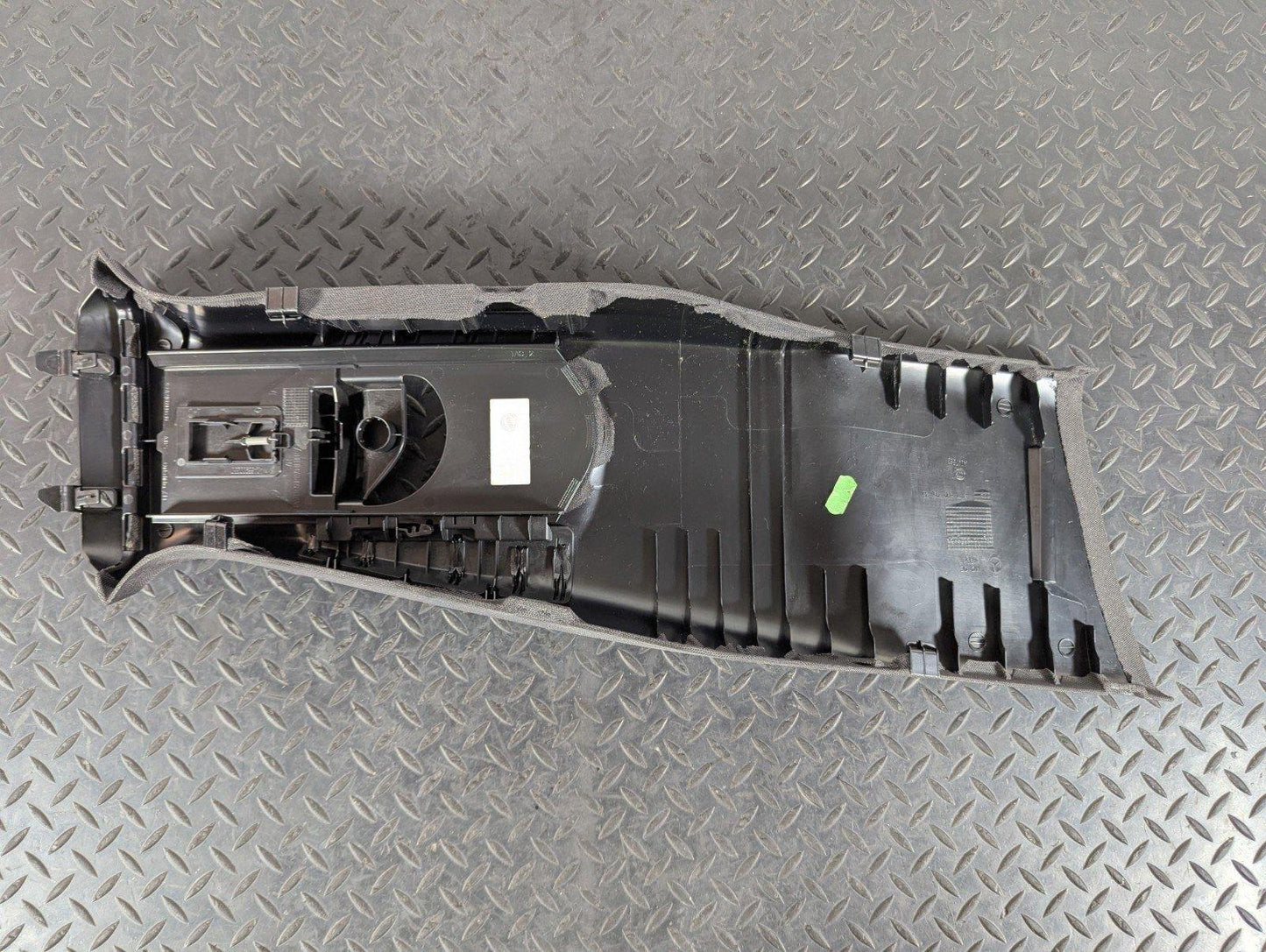 13-19 MERCEDES BENZ CLA C117 GENUINE LEFT SIDE B PILLAR TRIM A1176900525