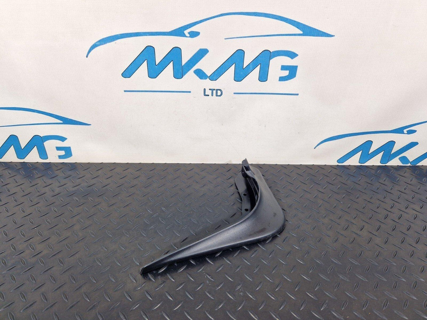 14-21 MERCEDES BENZ C200 W205 FRONT MUD FLAP SPLASH GUARD A2058900078