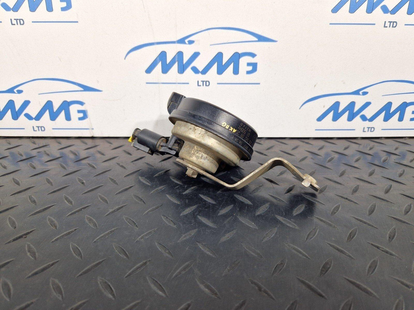14-21 MERCEDES BENZ C200d W205 GENUINE FRONT LEFT N/S HORN SIGNAL A2055420920
