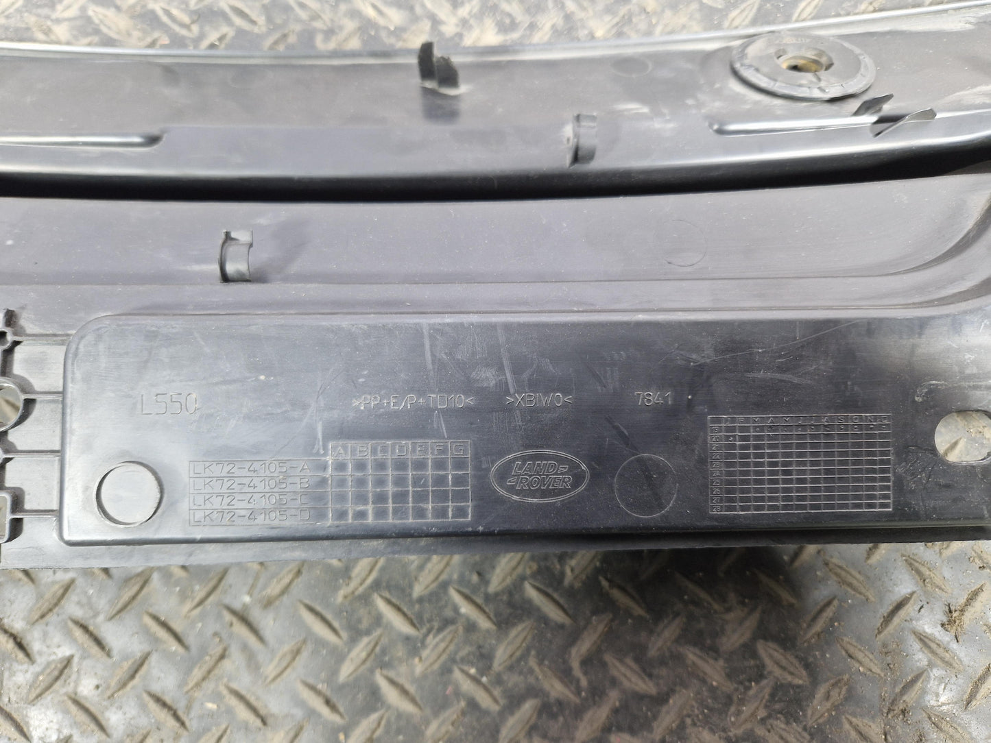 2019-ON LAND ROVER DISCOVERY L550 LCI WINDSCREEN SCUTTLE PANEL LK72-4105-A
