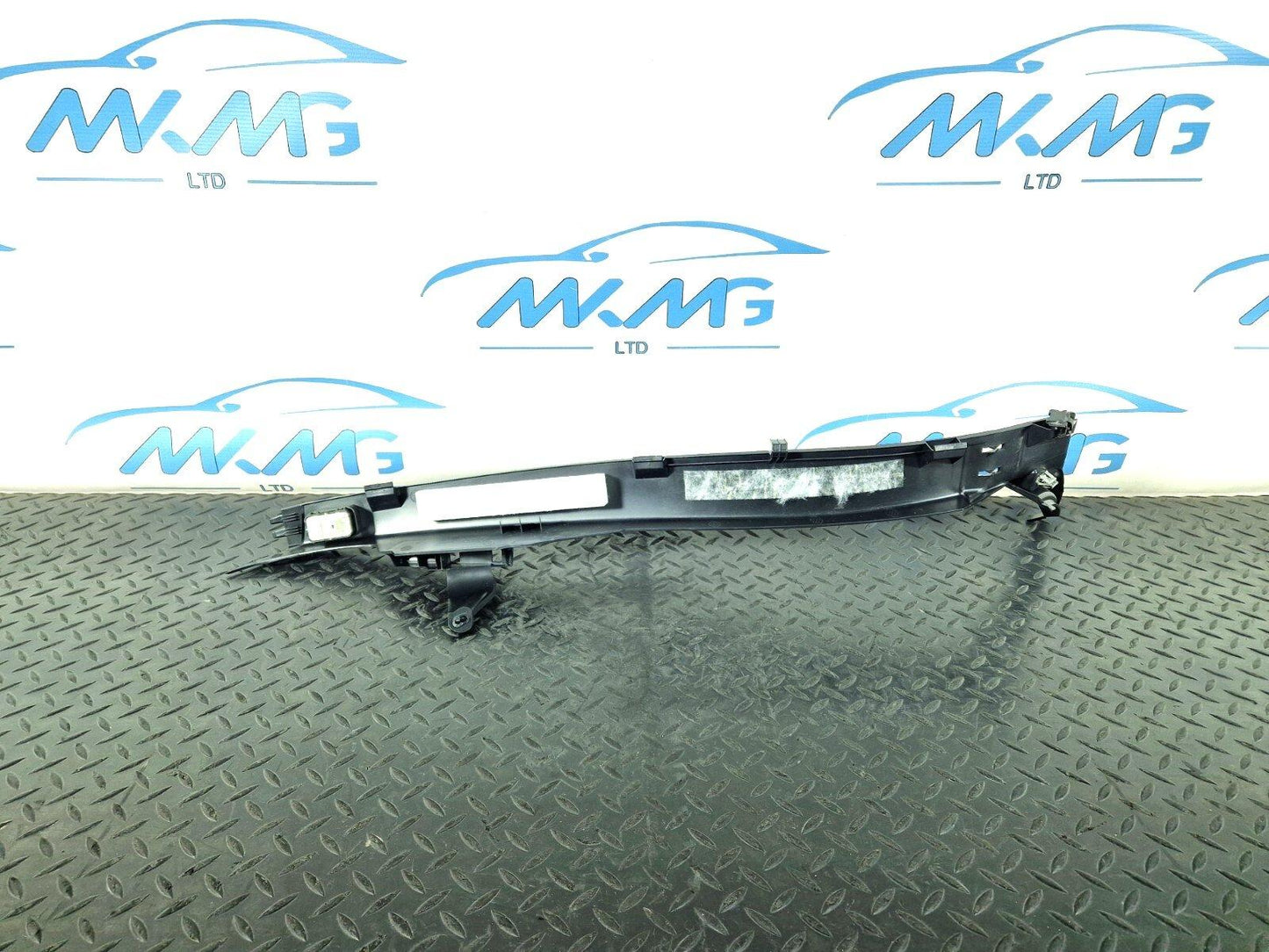 14-21 MERCEDES BENZ W205 GENUINE REAR RIGHT SEAT TRIM COVER A2056906825