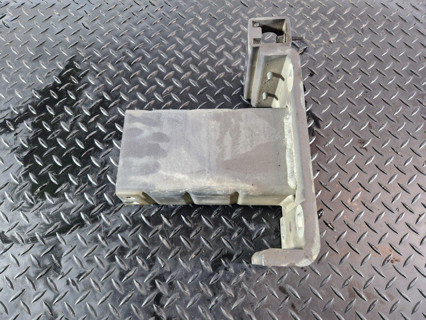 13-23 RANGE ROVER SPORT L494 GENUINE FRONT LEFT BUMPER BRACKET CPLA-103A33-AC
