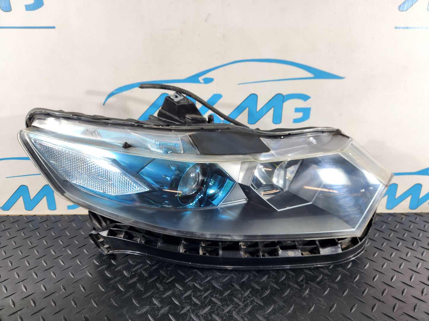Honda Civic FN Hatchback Front Right Driver Side Headlight Genuine 100-22877