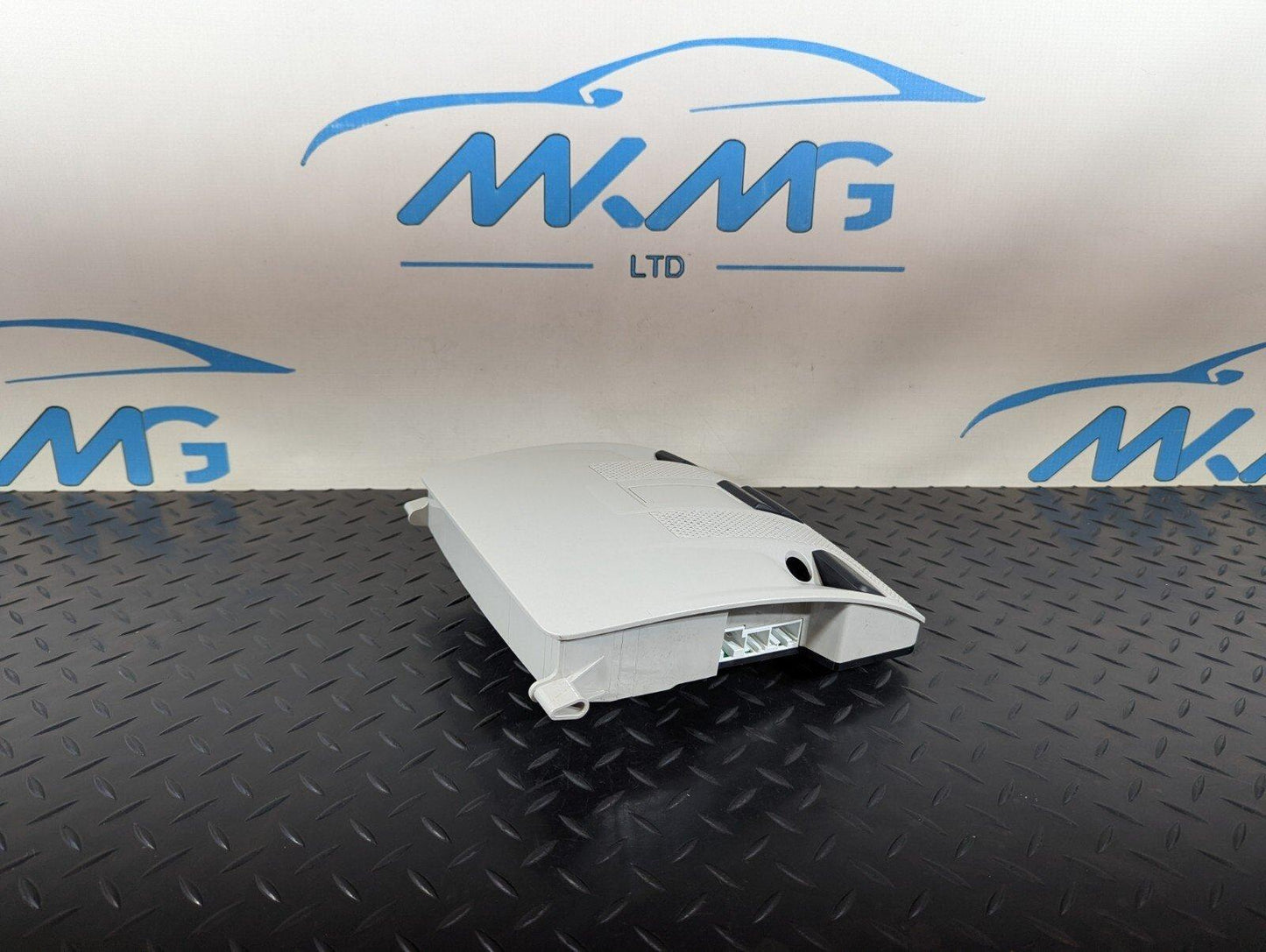 14-19 MERCEDES BENZ GLA X156 OEM INTERIOR ROOF CENTRE LIGHT A0009004508