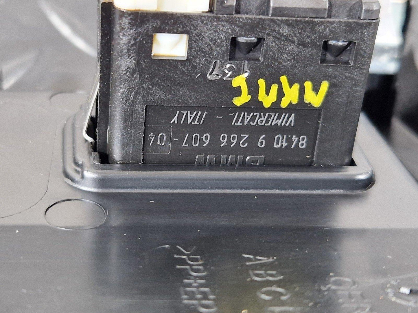 16-22 BMW X1 F48 GENUINE USB AUX SOCKETS PORT OUTLET WITH TRIM COVER 9292742