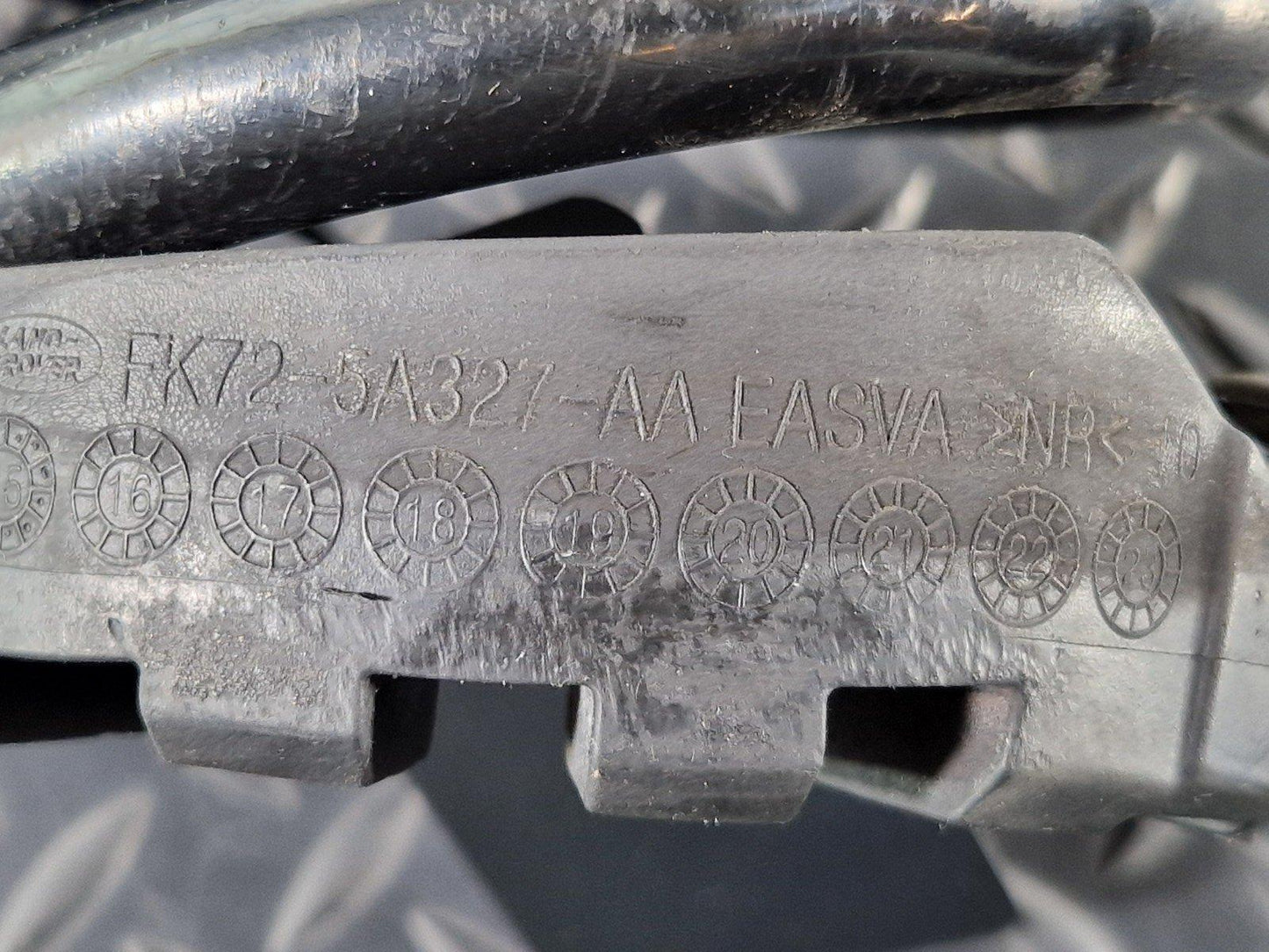 14-19 LAND ROVER L550 DISCOVERY GENUINE REAR RIGHT & LEFT SPRING FK725B749GB