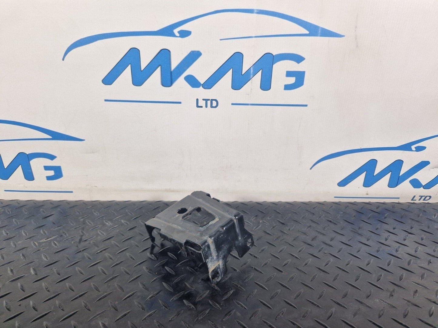 19-ON MERCEDES A CLA B W177 W247 C118 GENUINE ABS PUMP BRACKET A1774303500