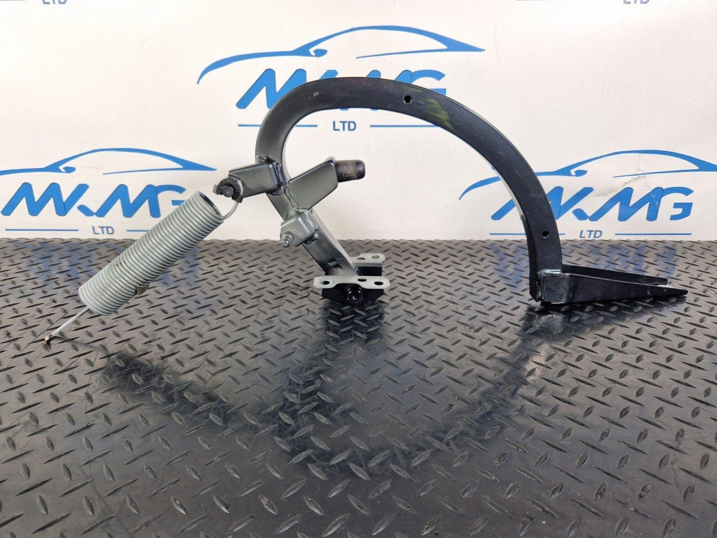 16-19 AUDI A4 B9 REAR RIGHT O/S BOOT HINGE IN GREY LX7L 8W5827306A