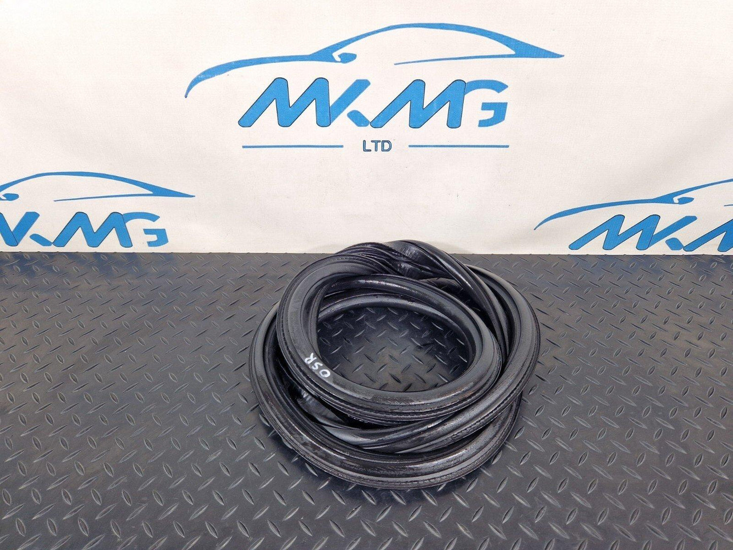 16-19 AUDI A4 AVANT B9 3.0 S-LINE GENUINE REAR RIGHT SIDE DOOR SEAL 8W9833721